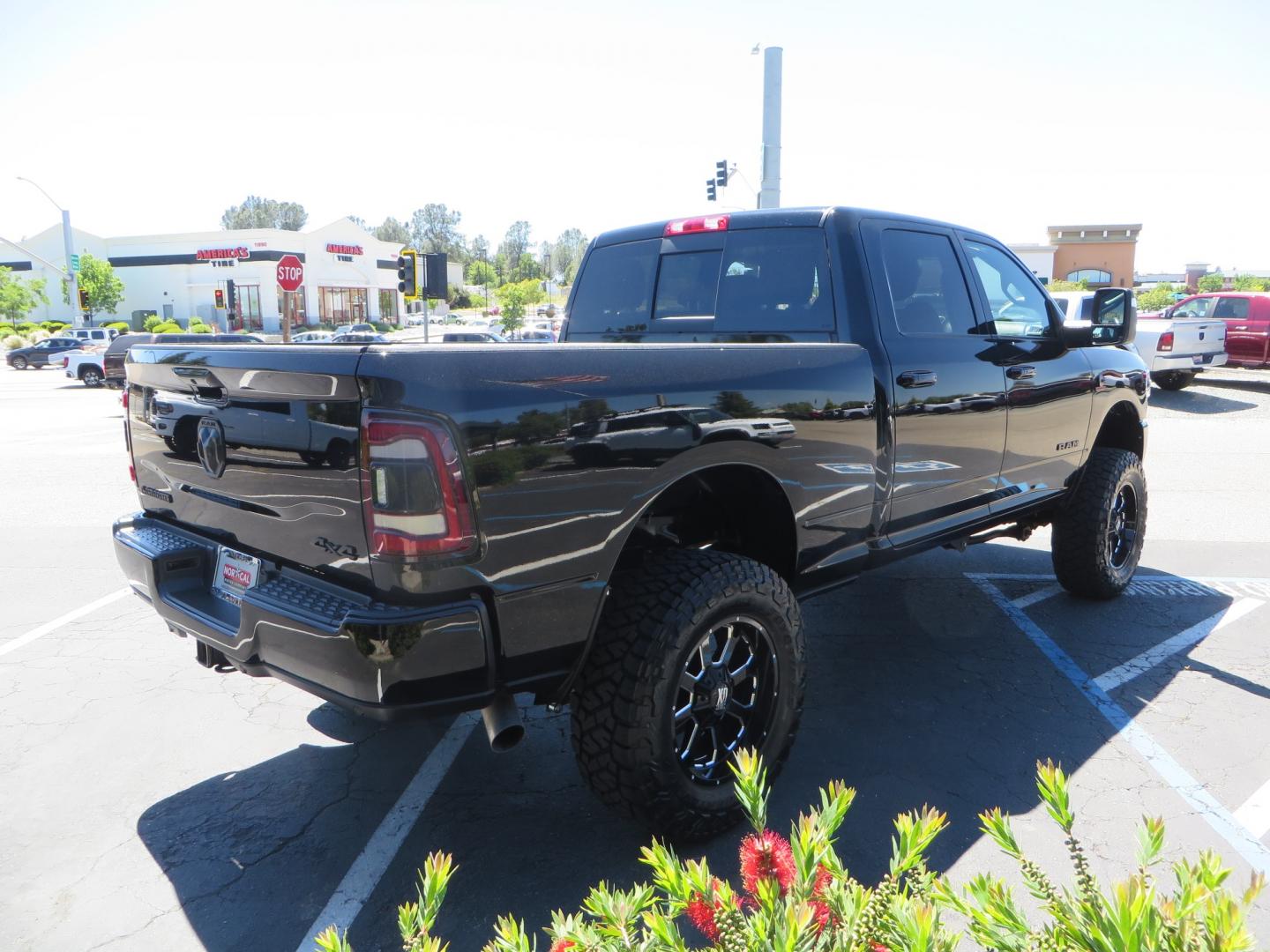 2023 BLACK /BLACK RAM 2500 Laramie Crew Cab SWB 4WD (3C6UR5FL0PG) with an 6.7L L6 OHV 24V TURBO DIESEL engine, 6A transmission, located at 2630 Grass Valley Highway, Auburn, CA, 95603, (530) 508-5100, 38.937893, -121.095482 - Features a new BDS 4" Long Arm suspension system, Fox shocks, 37" Toyo RT Trail tires, and 20" XD Buck wheels. Also has Factory 5th wheel prep. - Photo#4